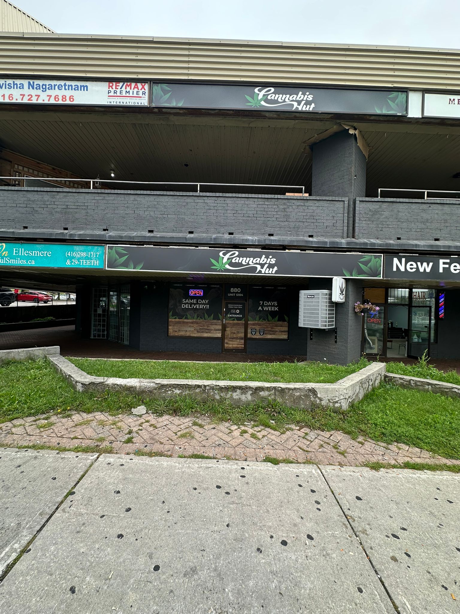 Cannabis Hut Scarborough storefront at 880 Ellesmere Rd, Unit 104